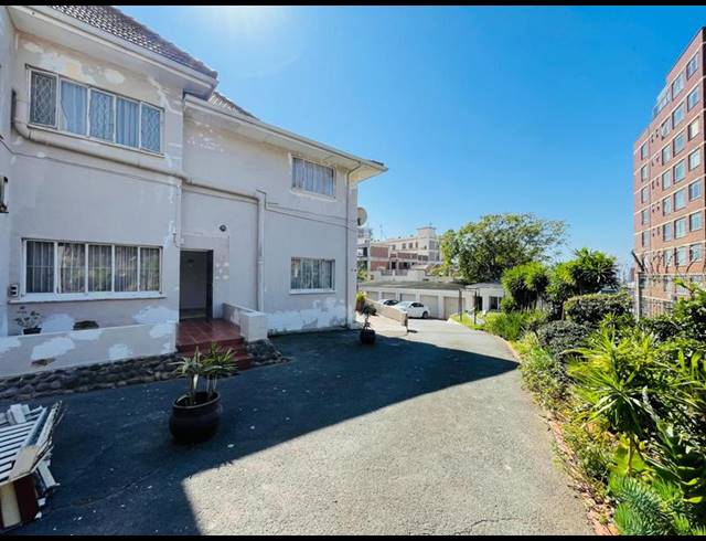 2 BEDROOM APARTMENT FOR SALE IN WINDERMERE